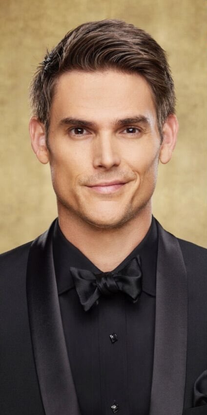 Happy Birthday to my favorite actor on #YR @MarkGrossman #TeamAdam 🧁🥳🎈🎁🎉