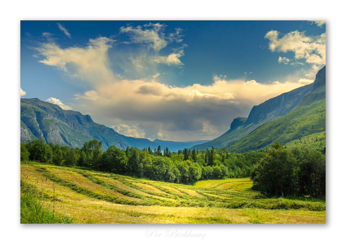 #MountainRange #Landscape #Nature #Tranquility #Cloud #Field #thephotowalkpodcast #shapingthelightwithgreg #diginordic #photopluscanonmagazine #photographymasterclassmagazine #canon_photographer #picoftheday