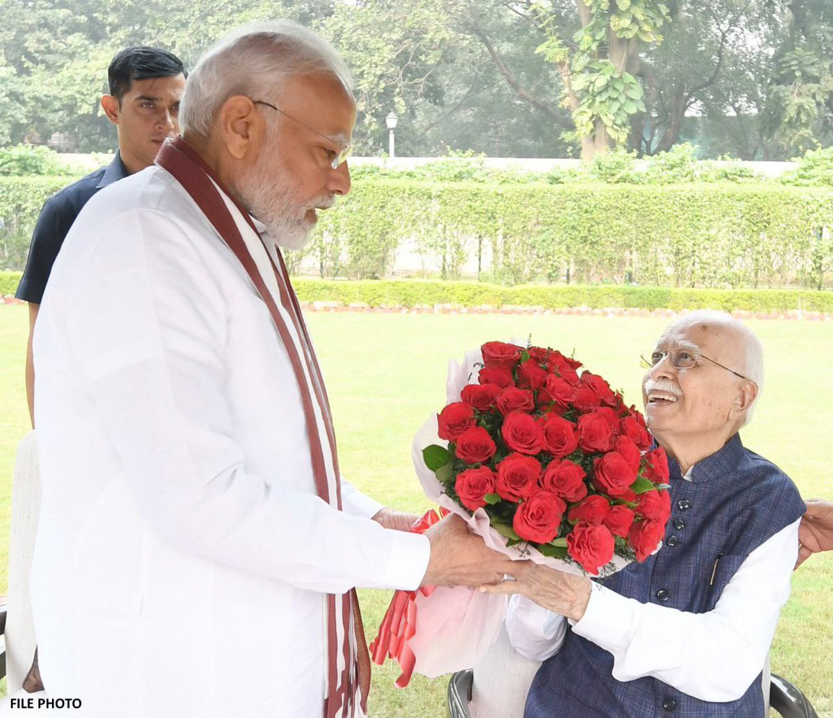 शानदार निर्णय - पूर्व उप प्रधानमंत्री और भाजपा के वरिष्ठ नेता श्री लालकृष्ण आडवाणी जी को भारत रत्न सम्मान💐💐