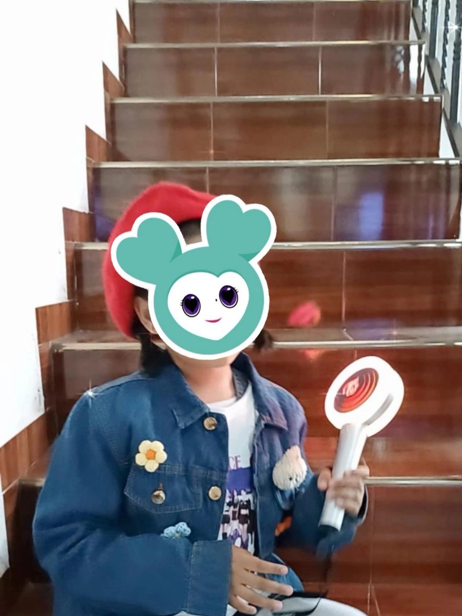 sun_lia's tweet photo. Now almost 7 years old, she thought she wasn't going to see TWICE but it happened today... she got her last minute surprise ticket.

#TWICE_5TH_WORLD_TOUR_MEXICO #Twice #Once #TWICEinMexico #Littleonce #READYTOBE_IN_MEXICO_D1 #READYTOBE_IN_MEXICO #ReadyToBeOnce https://t.co/9ZaMVRdnJY