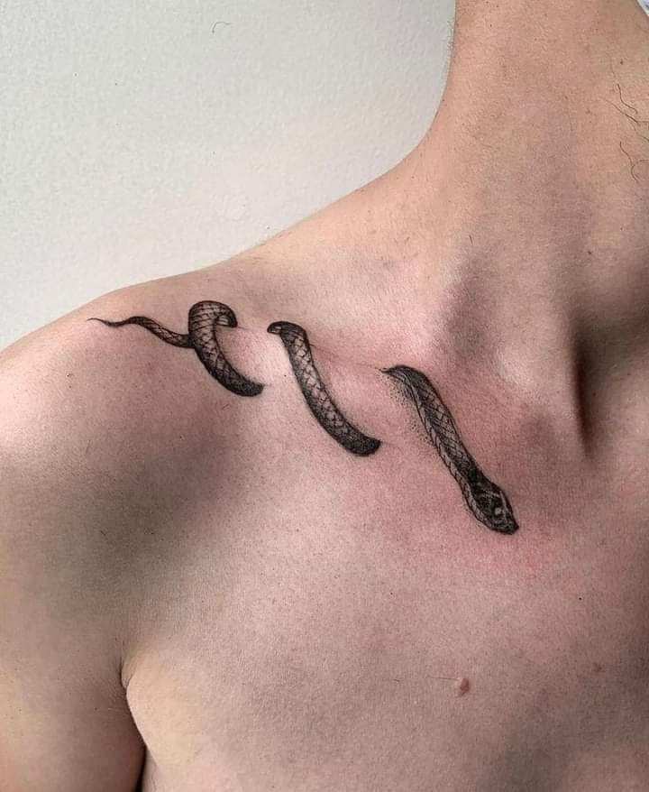 Okadar saftım ki  o Kadını  severken,

İçime kurt düşerdi de ben evcil hayvan sanıp beslerdim..
.