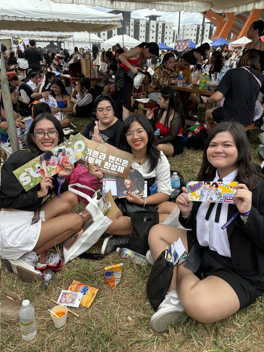 Look at these ENGENE with their sweetest smile! 🧡 

#FATE_IN_NEWCLARKCITY