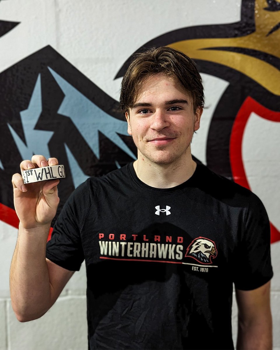 pdxwinterhawks's tweet photo. That’s a keeper! ☝️

Congrats on your first 🚨 in the Western, Dunnzy! https://t.co/sdVC9XXpPT