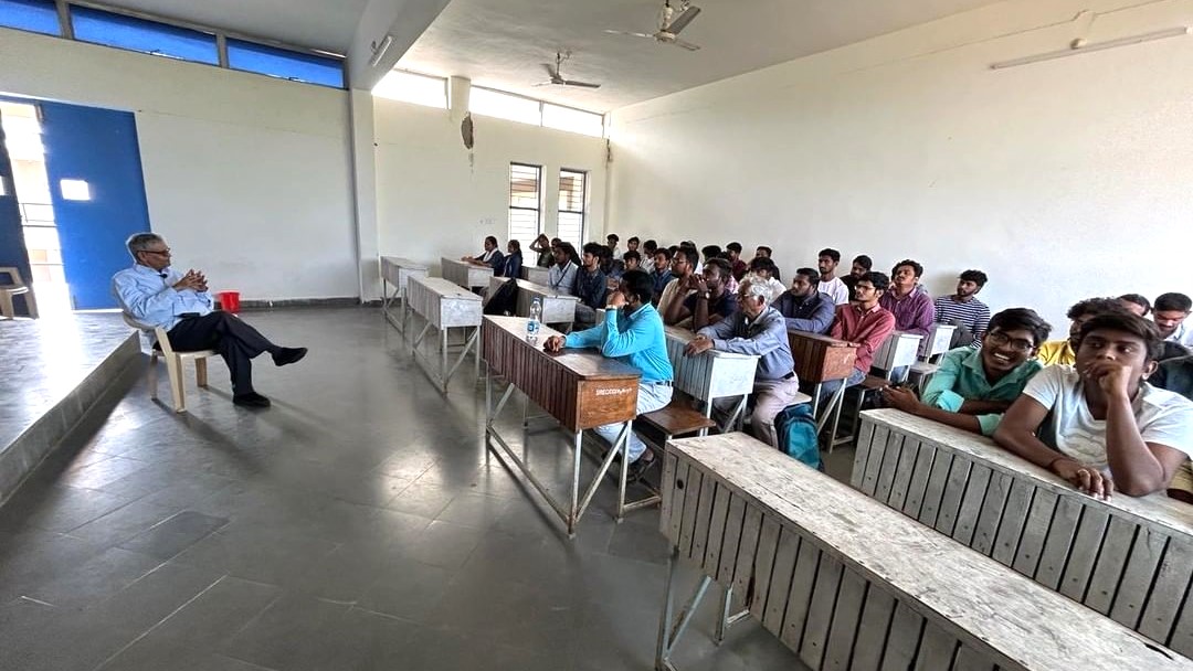 sr_university's tweet image. The Mechanical Department organized a great lecture on 'Human-Machine Interface Design for Industrial Control' for 3rd-year students .Thanks to Mr. Ippagunta Subba Rao for sharing valuable insights on communication between operators and machines.
#SRU #HumanMachineInterface