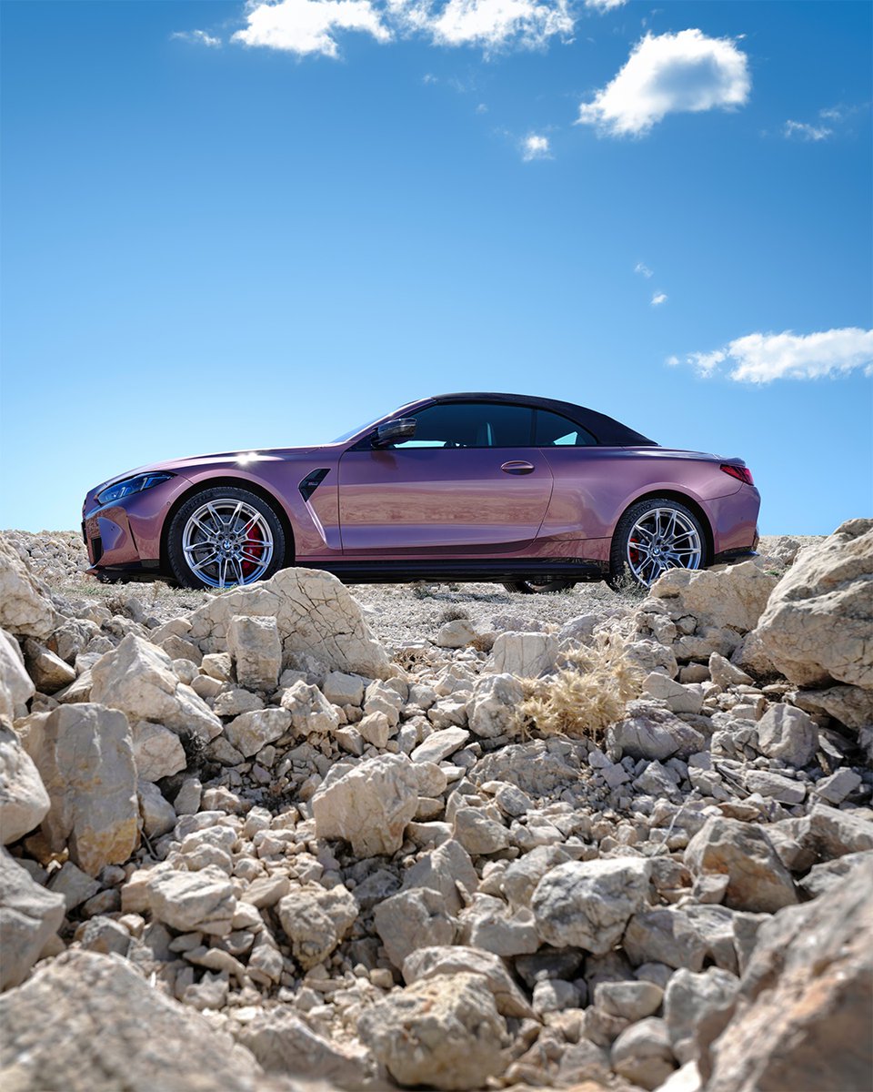 BMW's tweet image. Roof down weather is my roman empire. 

Introducing the new BMW M4 Competition Convertible.
#THEM4 #BMWM

The #BMW M4 Competition M xDrive Convertible:
Fuel consumption/100km, CO2 emission/km comb.: 10.3-10.2 l, 233–231 g. According to WLTP, b.mw/Further_Info.