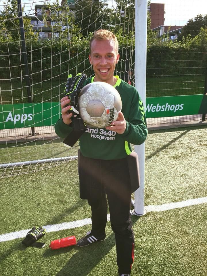 Ons bereikte onlangs het trieste bericht dat onze oud-keeper Jan Kramer niet meer in leven is… Wij wensen alle nabestaanden heel veel sterkte toe met dit zware verlies… 

Rust zacht, ‘Blokken’ Jan! 🙏🏼🕊️

In memoriam: kreuzeman.nl/de-ondergaande…