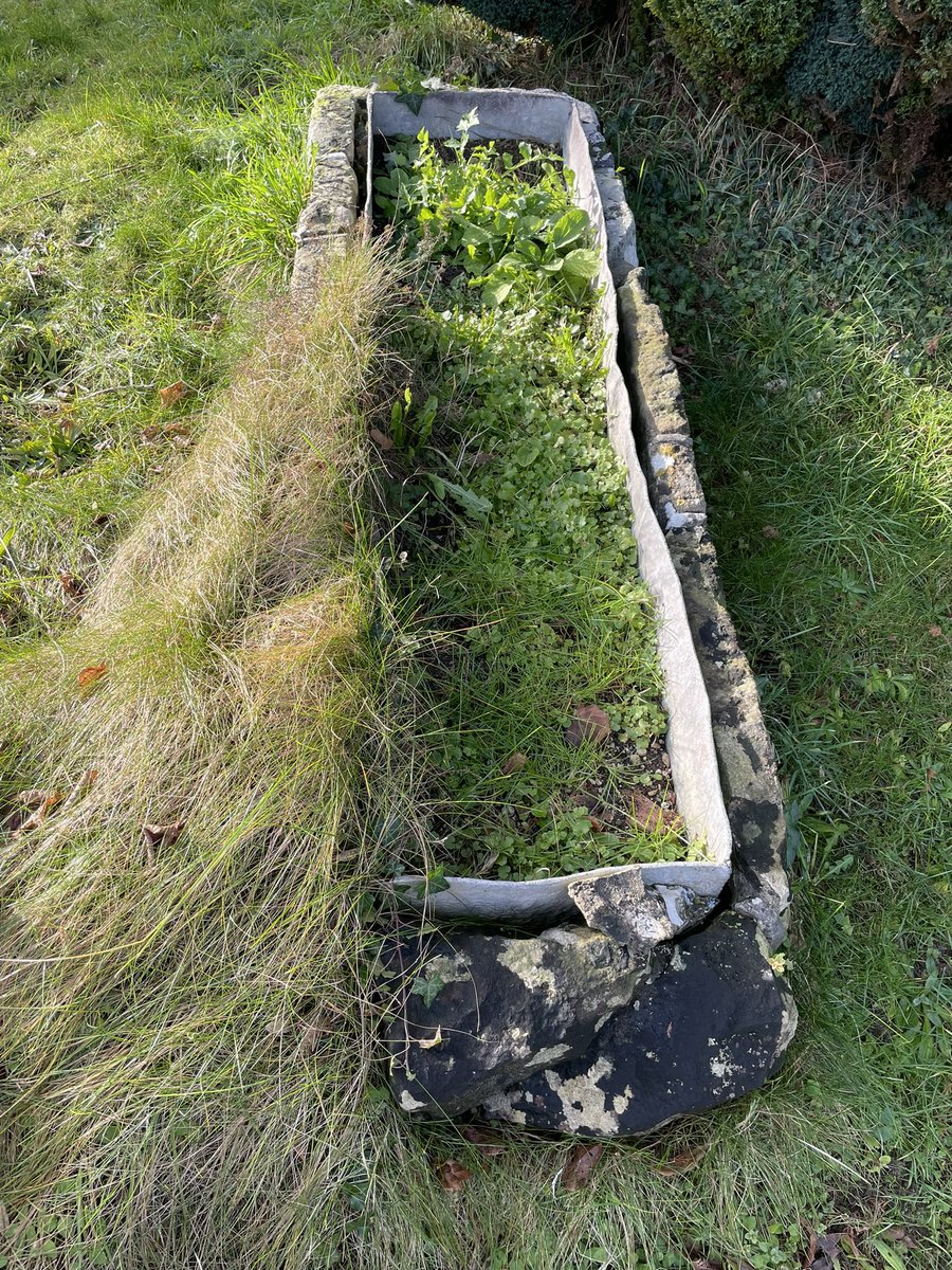 #RomanSiteSaturday
A great example of a Roman lead lined coffin found in a field close to Corhampton Church, Hampshire c1912. The coffin was moved to the churchyard & apparently the bones put in a wooden replacement & reburied 📸 AH