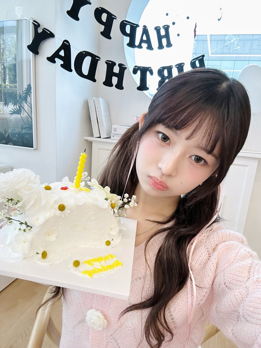 IVEstarship's tweet photo. 📸
🍑 HAPPY IVE REI DAY 🍑

콩레이는 IVE 멤버들과 
DIVE의 영원한 사랑 ❤️‍🔥

레이는 언제나 우리 마음 속에 있어 🐥

#IVE #아이브
#REI #레이
#HappyREIday
#오늘은_콩주의_생일 👸 https://t.co/boQo4DHrgZ