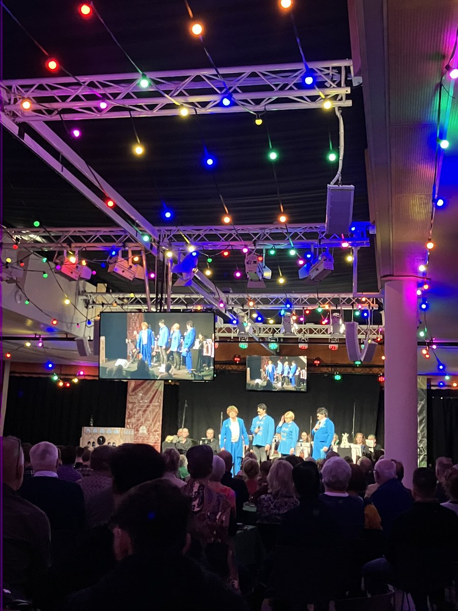 Een week vol met carnavalsactiviteiten. Van tonproaten, tot bezoekjes wagenbouwers en feestavond. #hardwerken