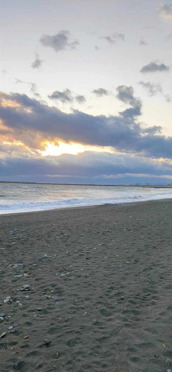 hidekyi's tweet photo. 2024-01-31-02beach---

#SeaSide
#Beach
#Shore
#DigitalPaint 
#Cartoonizer 
#Photoshop 
#BeFunky 
#Photo 
#Painter 
#Drawing 
#WallPaper 
#壁紙
#Art 
#new_year
#2024
#Cloud
#sky
#dragon https://t.co/EeYJx1uwoj