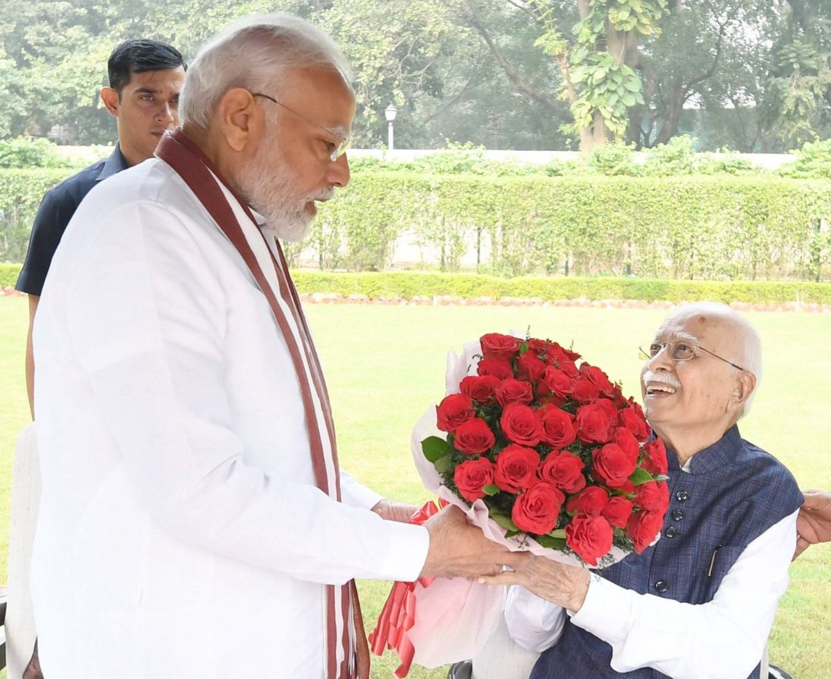 ratnakar273's tweet photo. भारतीय जनता पार्टी के वरिष्ठ नेता,
लक्षवधि भाजपा कार्यकर्ताओं के प्रेरणास्रोत
“श्रद्धेय लालकृष्ण आडवाणी जी” को
भारत रत्न पुरस्कार प्राप्त होने पर उनके स्वस्थ और दीर्घायु जीवन की ईश्वर से प्रार्थना के साथ 
अनन्त बधाई …!!! https://t.co/VrK8tKPl05
