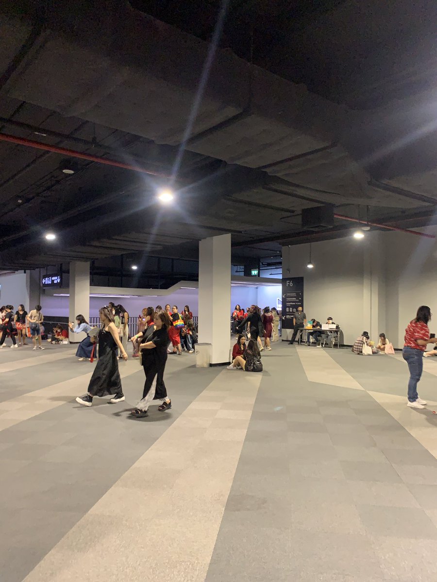effulglanz's tweet photo. ถึงแล้วนะคะ ขออภัยที่มาเลทเพราะรถชนค่ะ 😭😭 มารับไอศกรีมไปทานฟรีได้น้า เป็นเวอร์ชั่นที่ไม่ผ่านเทสที่เราเอาไปขายนะคะ แต่รสชาติไม่แย่แน่นอน อยู่ตรงเสา ฝั่งซ้ายใกล้บูธ Allticket นะคะ #2024_TVXQ_TOUR_inBANGKOK #คืนสู่เหย้าแคสสิโอเปีย https://t.co/zRDwNTrCCG