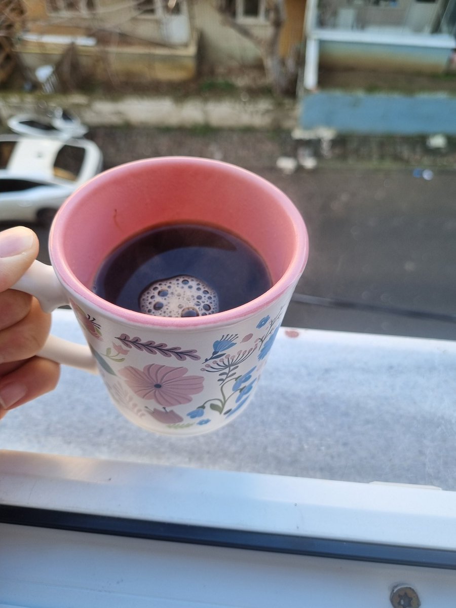 Witchhstar87's tweet photo. Güne kahveyle başladık hadi bakalım☕️ #gunaydin #3subat #cumartesi https://t.co/Y7Bf4qAMBC