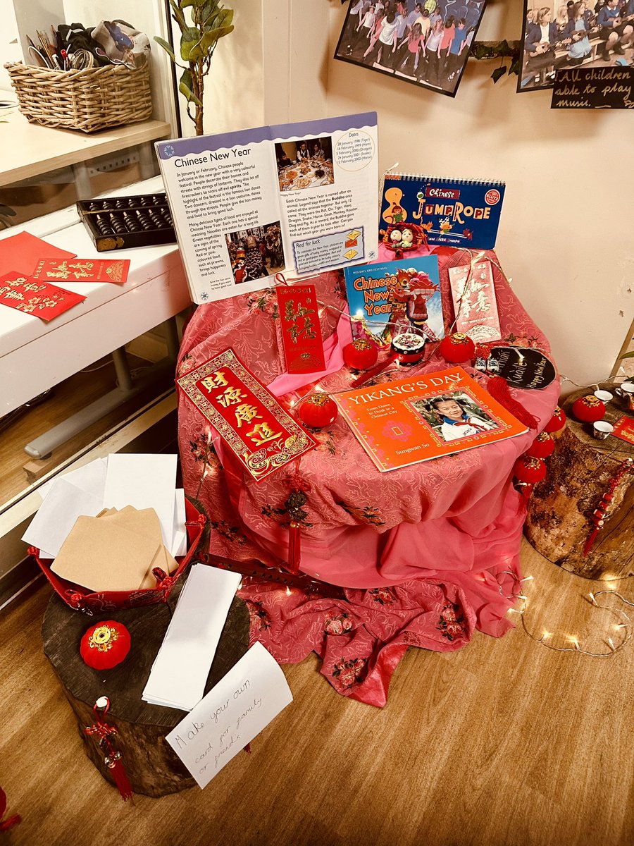 Children are brilliant! 

“Can we create a Chinese New Year display?” 

10 minutes later…… 🌟 

#ReadingCulture #LoveBooks #ChineseNewYear2024