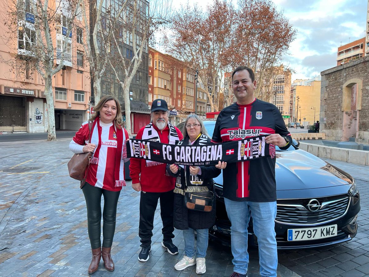 Al #CarlosBelmonte a por los 3 puntos. 🎵🎶 Vamos Cartagena, vamos campeón 🎵🎶🎵 @FCCartagena_efs 🤍🖤💪💪
#VamosEfesé
#LALIGAHYPERMOTION
#AlbaceteBPCartagena