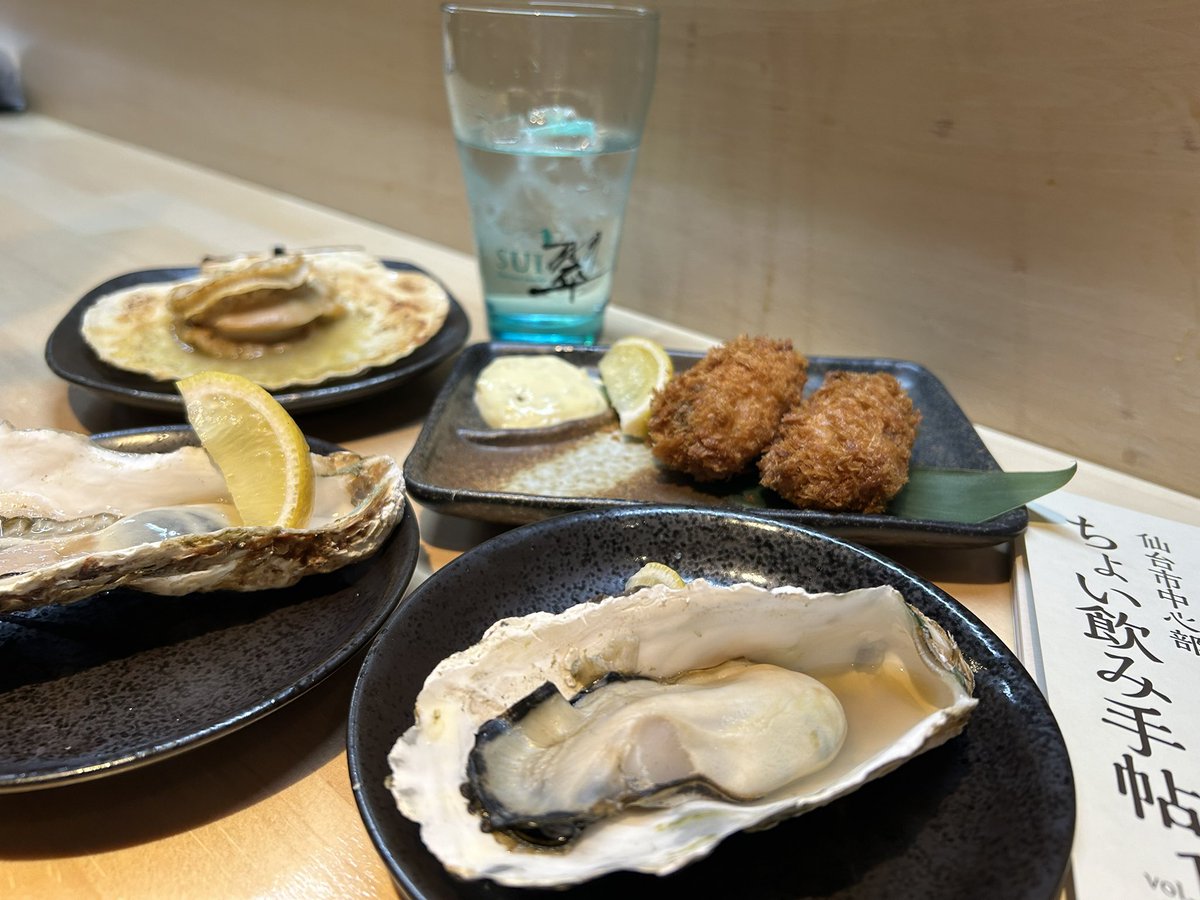 wtnb8787's tweet photo. 美味しそうな料理が次々と登場して
思わずお腹の音を鳴ってしまう
あらかし生放送でした🤭🌼
#花のちょい飲み手帖放浪記💐
ランチから豪華フレンチを楽しめる!
絶品オムライスとクレープの店🥚
#ranpu +
いろは横丁でさくっと立ち飲みっ!
新鮮な貝料理を翠ジンでいただこう🦪
#牡蠣小屋もういっこ https://t.co/T5Jl5GdNok
