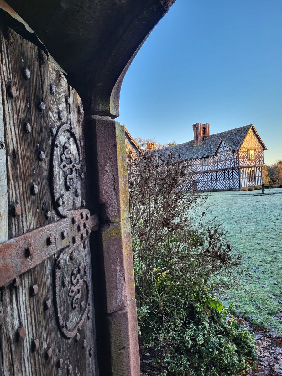 The East Wing of Pitchford Hall looking across the South Lawn. Restoration guided tours start again in March. Current dates listed here but will add more dates if there's demand: historichouses.org/house/pitchfor… @Historic_Houses #ShropshireHills