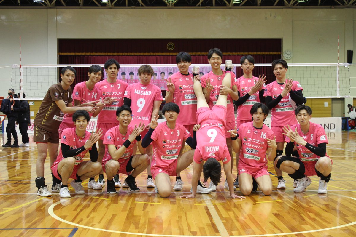 volley_7_7's tweet photo. 9勝目🔥

赤川くん頑張ってた😂
写真撮る前のわちゃわちゃ好きなんだよな〜。

今日の試合楽しかった〜✨️

 #埼玉アザレア https://t.co/jj0UimxwVW