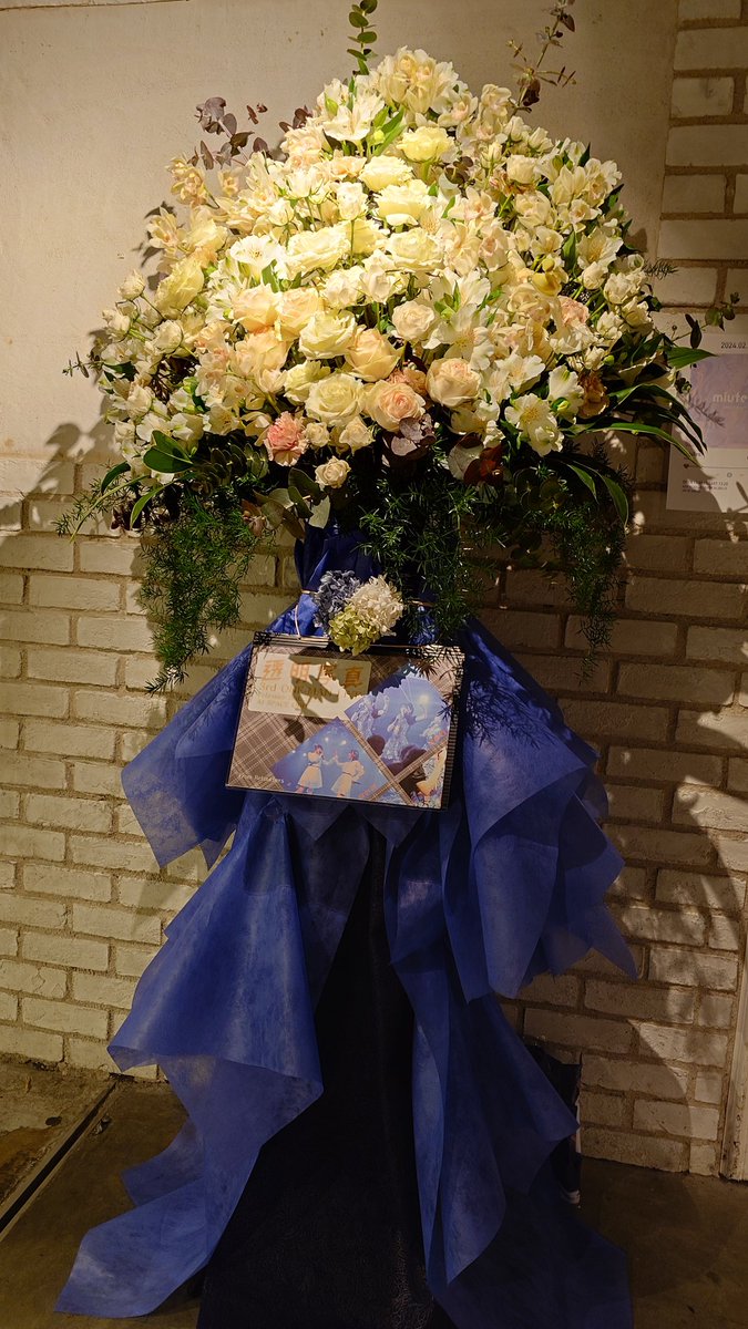 Retoucher18's tweet photo. フラスタ、のぼり、SPACE ODDの入口に設置しました！！
(・・・いい感じ！！)

開場したらみなさん沢山お写真撮って頂き、下記のタグを付けてポストお願いしますっ！！

#透明写真ワンマン https://t.co/lY8peaDyil