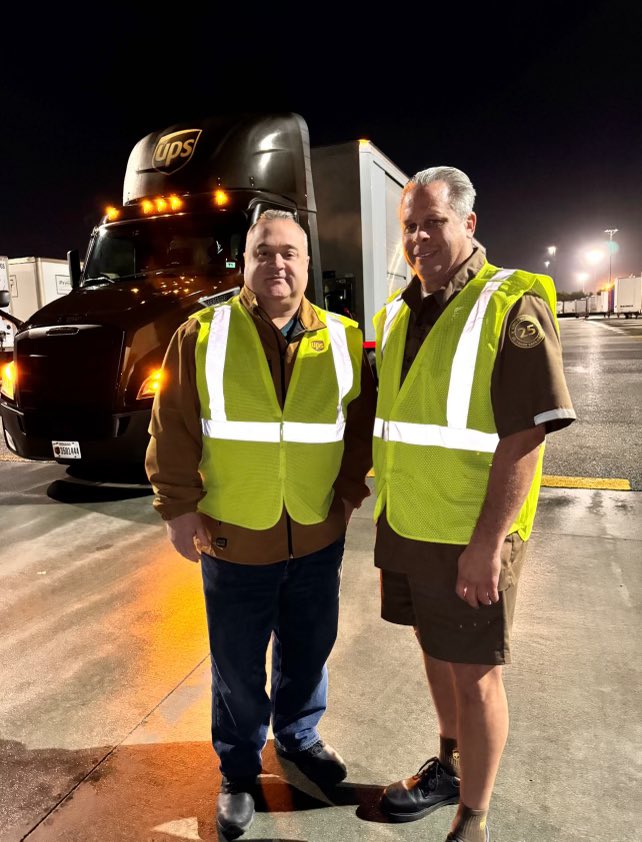 In Ontario, interacting with @SfecaFeederSfty cochair Wayne. Together we’re keeping So Cal’s road safe. 
@UPS @ChrisKecke43687 @SmithBarri49023 @logisticsboss @gonsquatchn @IsaacRamirezso1 @kelly_gonter @CACHFeeder @SafetyEsther @melirere @Veeloo12 @UPSOntarioDDST @ChavezJoeUpser