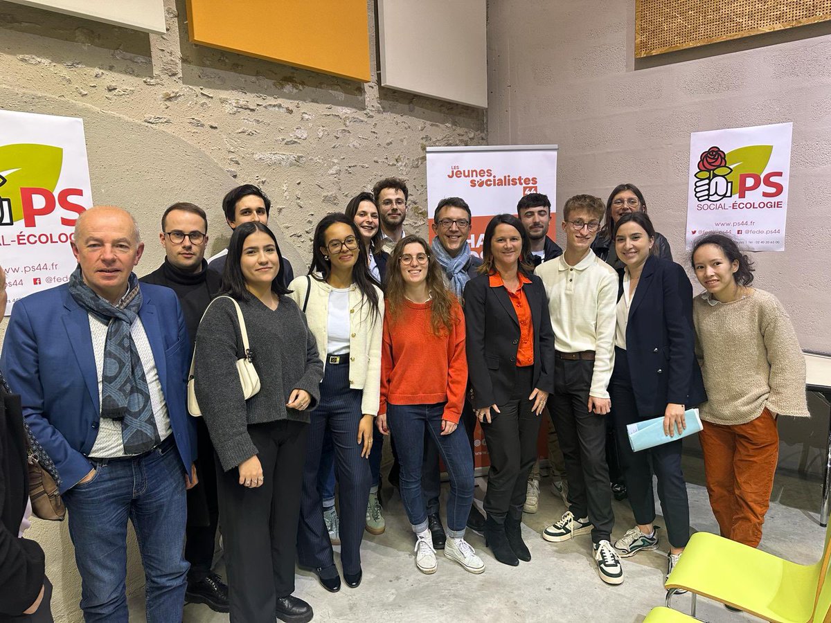 ClementDeixonne's tweet photo. Présent aux vœux de la @fede_ps44 à #Couëron 🌹. L’occasion de retrouver les militant·es socialistes, faire un point sur nos travaux réalisés et ainsi rappeler la détermination des @Jeunessoc44 dans tous les combats à venir ✊. Fier de ce collectif soudé, passionné et dynamique. https://t.co/wXxkevUAe4