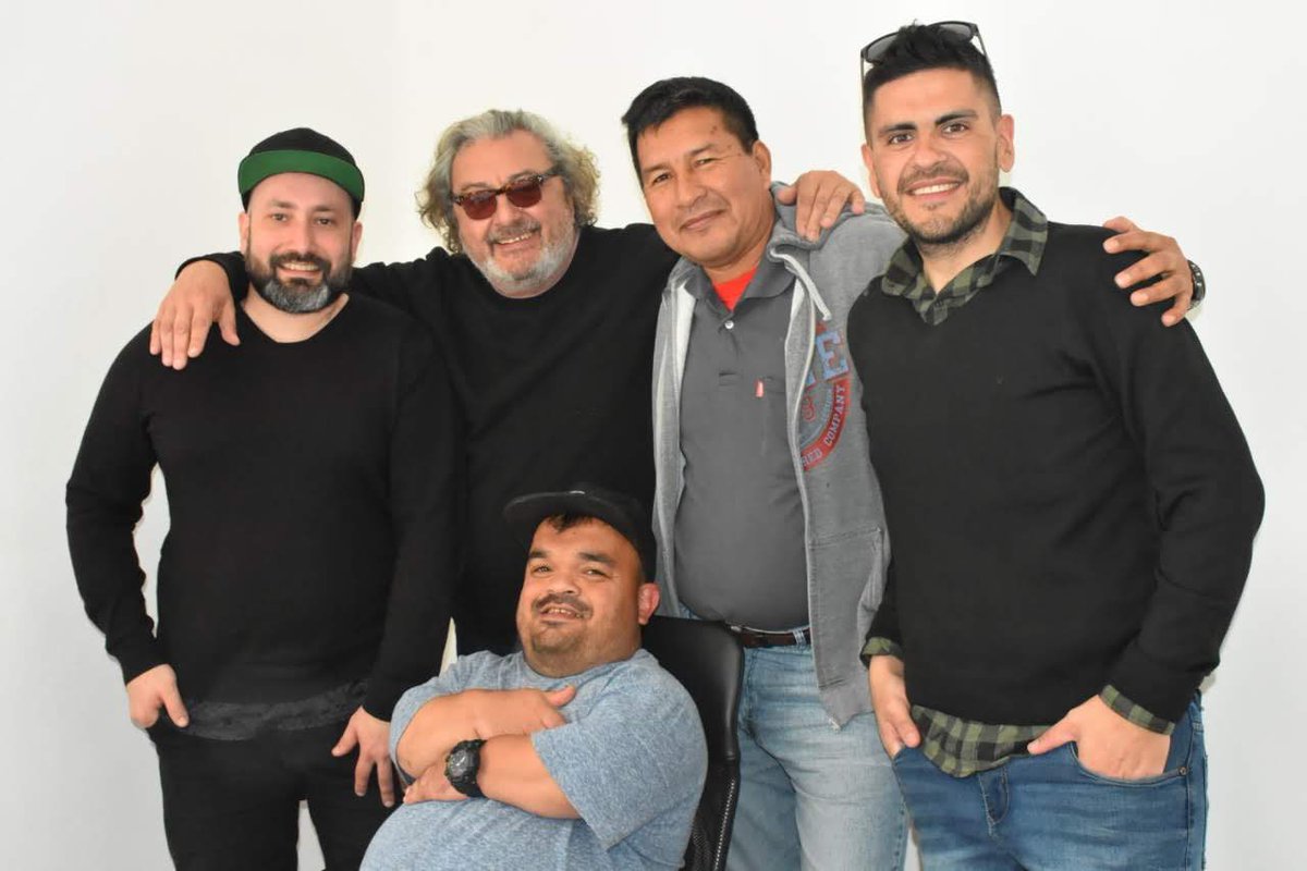 ChacoCultural's tweet photo. Lamentamos profundamente el fallecimiento del gran actor y amigo Claudio Rissi. Siempre apoyó desinteresadamente el trabajo que realizamos desde nuestra fundación. ¡Te vamos a extrañar Negrito!
#ClaudioRissi #ElMarginal #Rudyelreydelanoche #LosSimuladores  #okupas #elpuntero https://t.co/stuPMoJVLl