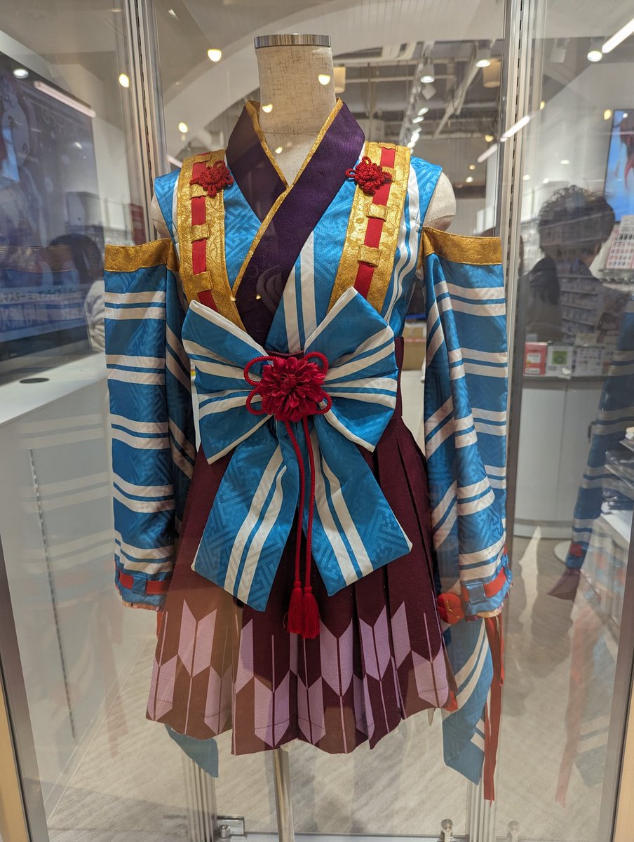 なんか衣装見るとこんなん着れたんだ…頑張って痩せてるんだなぁ〜って感じる…