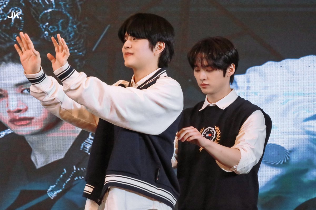 𝟐𝟒𝟎𝟐𝟎𝟑 𝐊𝐌𝐒 𝐒𝐡𝐚𝐧𝐠𝐡𝐚𝐢 𝐅𝐚𝐧𝐬𝐢𝐠𝐧
Catch——
#승민 #Seungmin #리노 #LEEKNOW
#스트레이키즈 #StrayKids 
#2min #가관즈