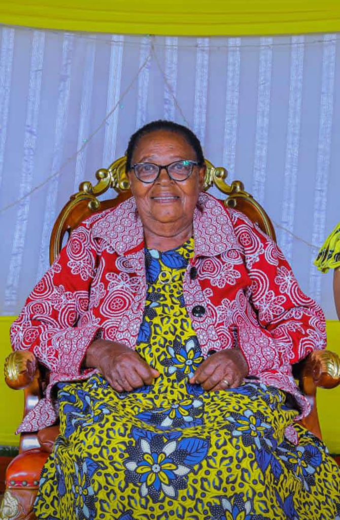 Umugambwe #FNL wakiranye umubabaro mwinshi cane inkuru mbi y'inca mugongo urupfu rw’Umuvyeyi w’uwahoze ari Umukuru W'Igihugu c'Uburundi Nyenicubahiro Petero Nkurunziza. Uwo mugambwe urahojeje Umuryango asize, kandi wipfurije uburuhukiro bwiza uwo muvyeyi atuvuyemwo.