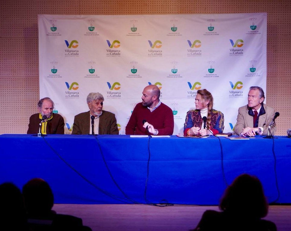 ¿Quién fue #MigueldelaQuadraSalcedo a través del Objetivo? ¿Qué buscaba? ¿Qué encontró?
Una mesa llena de Grandes, de Historia, Aventuras, Noticias y Valores. 
Llevé un testigo que acompañó “A través del Objetivo”, gracias a todos, y a #VillaNuevadelaCañada 
fue una maravilla.