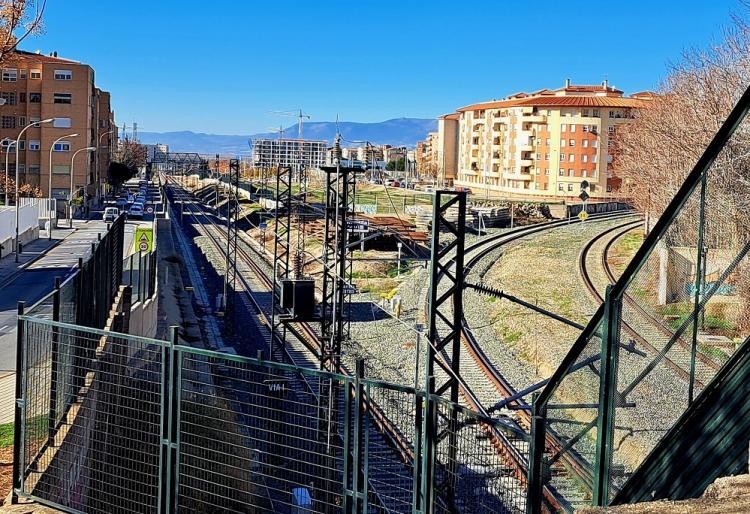 'La estación de ferrocarril de Granada. Un debate recurrente y tendente al infinito'

🚉 Extraordinario artículo del ingeniero Christian Muñoz Monge <a href="/ChristianMMonge/">Christian Muñoz</a> que resume 25 años de debates y estudios sobre la integración ferroviaria de la ciudad
⬇️
elindependientedegranada.es/economia/estac…