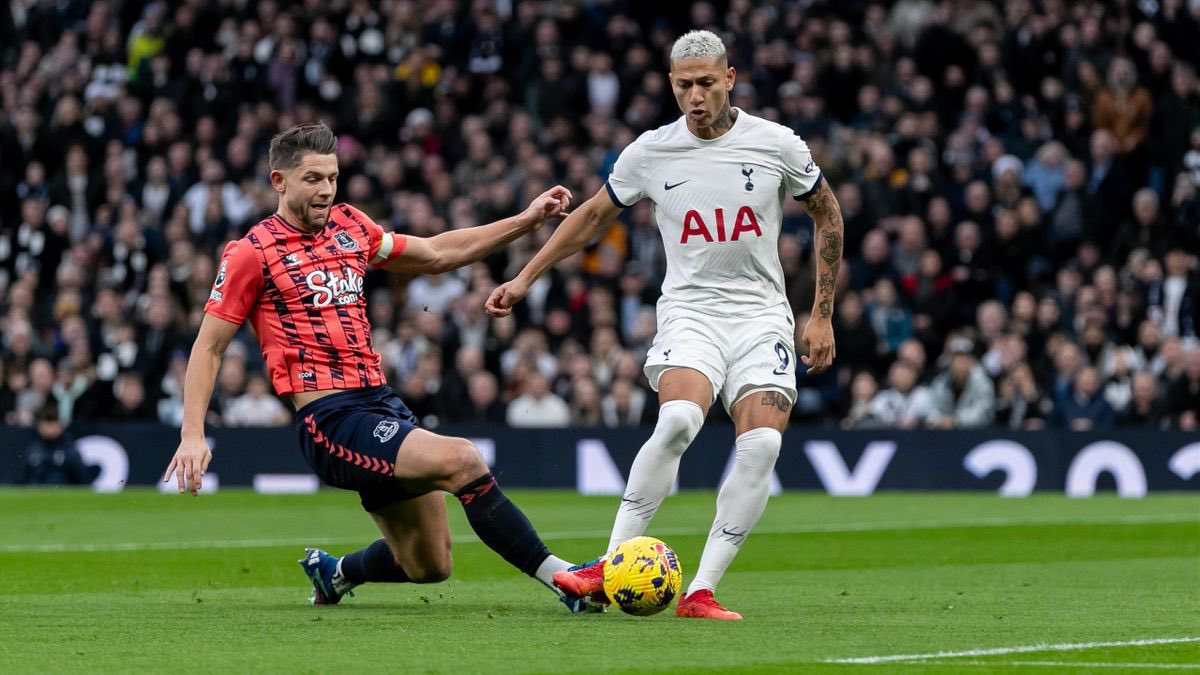 Everton - Tottenham ⚽️ À Goodison Park 🏟️ Match à suivre à 13h30 🕰️ Sur @CanalplusFoot 📺 Avec @Jpierrefanfan 🎙️ #EVETOT