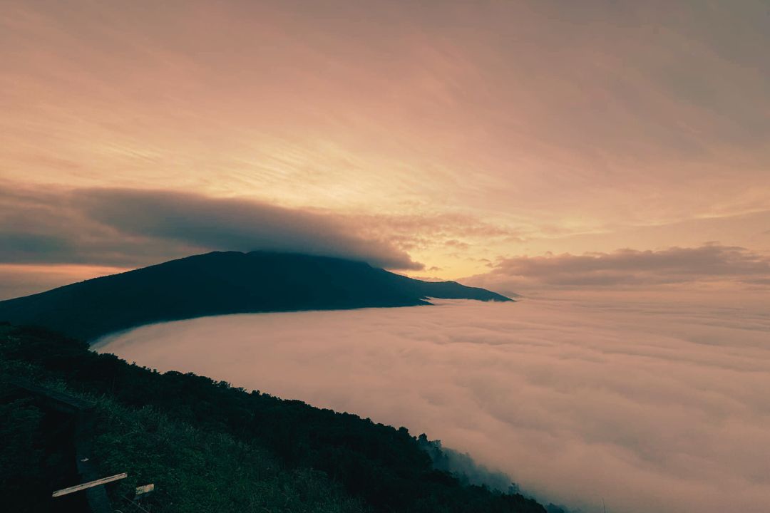 Originvietnam's tweet photo. Cloud Waterfall at Hai Van Pass
Image source: Thao Sirii, Moon Black
#haivanpass #cloudwaterfall #Hue #OriginTravel #OriginVietnam https://t.co/qqu4K8uVv1
