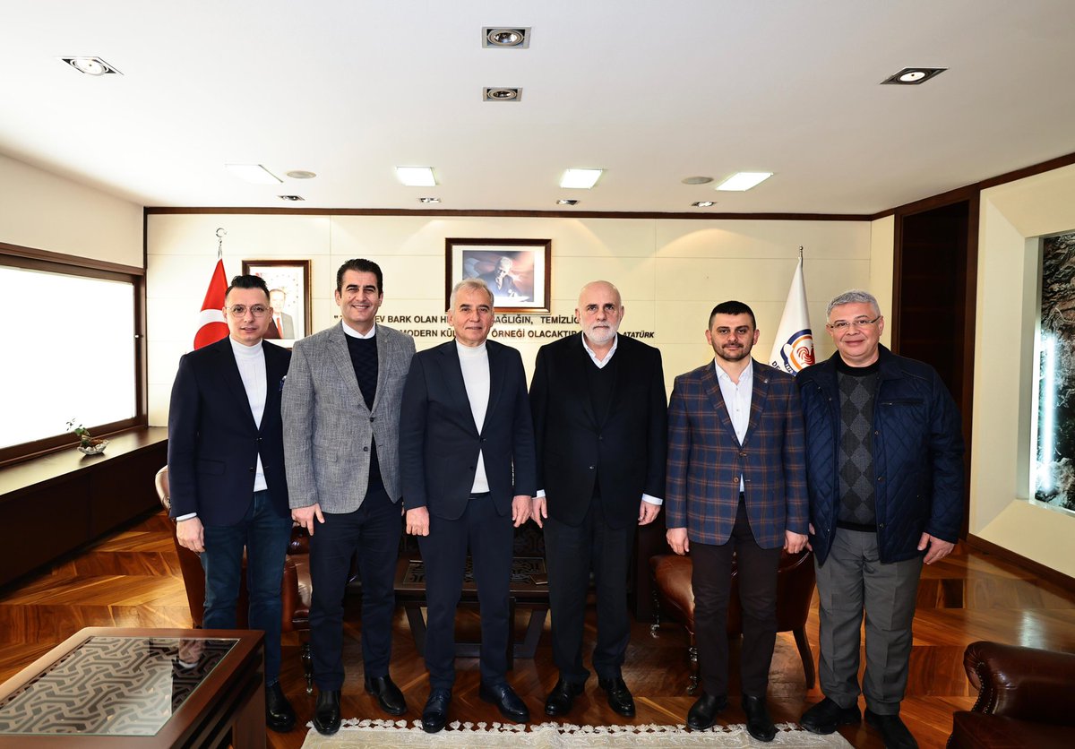 Türkiye Büyük Millet Meclisi 27. Dönem Başkanvekilimiz Sn. Süreyya Sadi Bilgiç Bey'i ağırlamanın mutluluğunu yaşadık.  

Nazik ziyaretleri için kendilerine teşekkürü bir borç biliyorum.