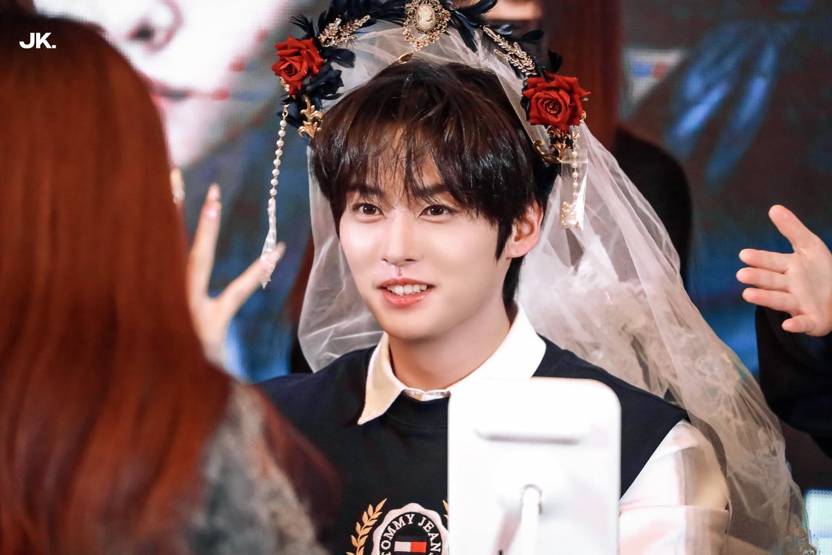 𝟐𝟒𝟎𝟐𝟎𝟑 𝐊𝐌𝐒 𝐒𝐡𝐚𝐧𝐠𝐡𝐚𝐢 𝐅𝐚𝐧𝐬𝐢𝐠𝐧
₍˄·͈༝·͈˄*₎◞ ̑̑
#리노 #LEEKNOW
#스트레이키즈 #StrayKids