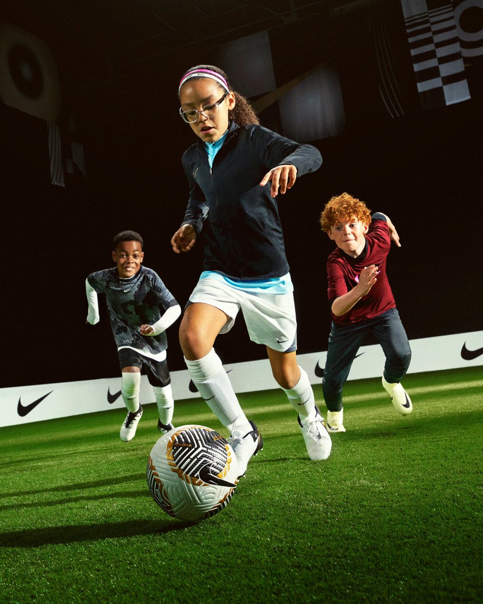 nikefootball's tweet photo. Get them ready to play their way in the 𝑴𝒂𝒅 𝑹𝒆𝒂𝒅𝒚 𝑷𝒂𝒄𝒌 made for precision 🎯 speed ⚡️ and fun 🤩

#NikeFootball https://t.co/JLrZN4927o