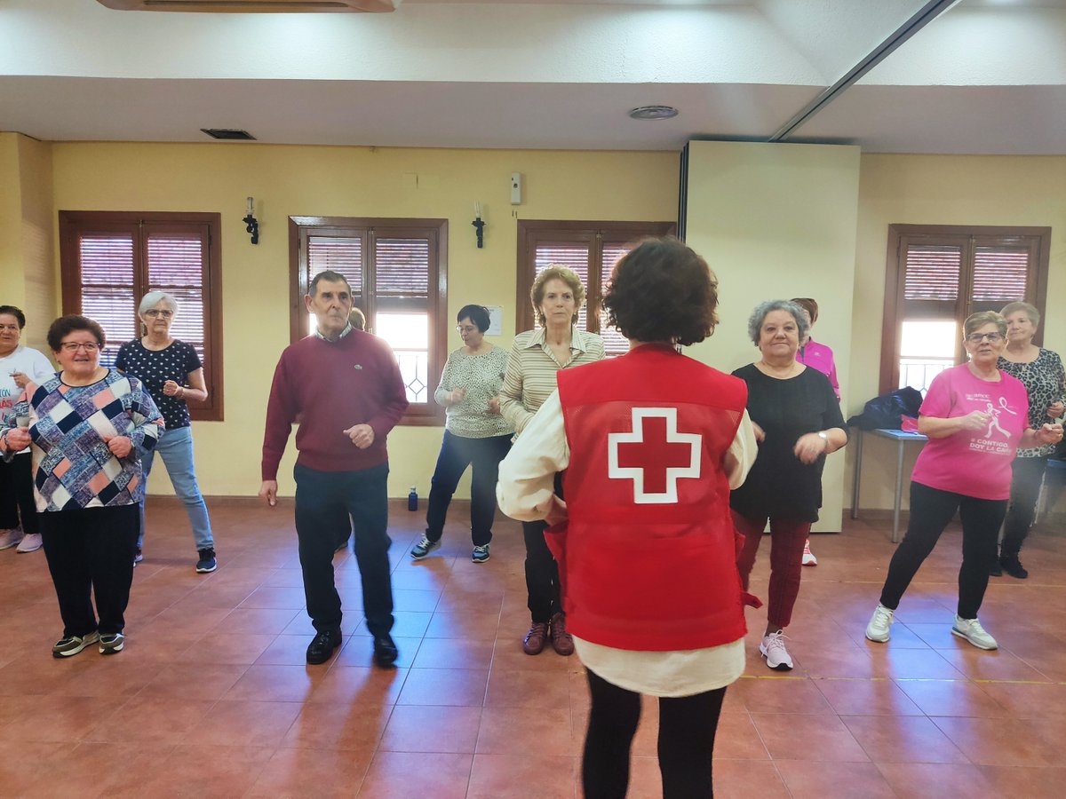CruzRojaCReal's tweet image. [#PersonasMayores] 👵
Alfonsa, #voluntaria de Cruz Roja en #LaSolana, ha comenzado estos días a desarrollar un nuevo taller dirigido a personas mayores: Bailoterapia 💃, con tanguillos, rumbas, pasodobles y bailes modernos.
Proyecto financiado por #IRPFCLM de @BienestarCLM 
#CLM