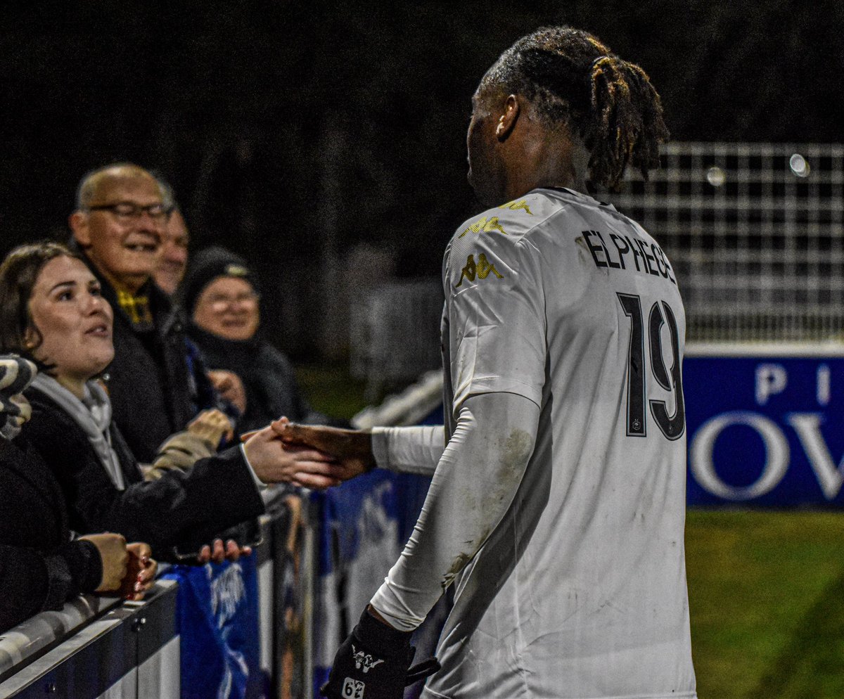 ChamoisStFlo's tweet image. On commence le week-end en remerciant nos fidèles supporters ayant fait le déplacement à Villefranche hier ! 🫂

On ne le répétera jamais assez : notre force, c’est vous 🫶💙 

#FCVBCNFC