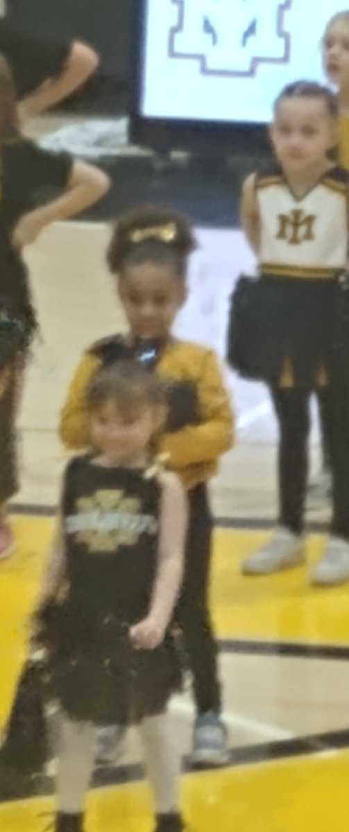 LisaYeadon4's tweet photo. My sweet little grand babies very first cheer for  basketball halftime game.. seriously she's 5 years old how cute is this https://t.co/K25dqk4P2a