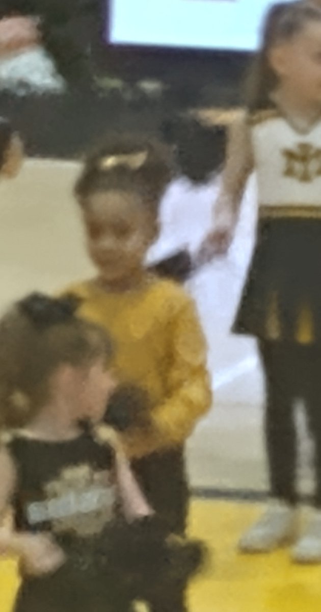 LisaYeadon4's tweet photo. My sweet little grand babies very first cheer for  basketball halftime game.. seriously she's 5 years old how cute is this https://t.co/K25dqk4P2a