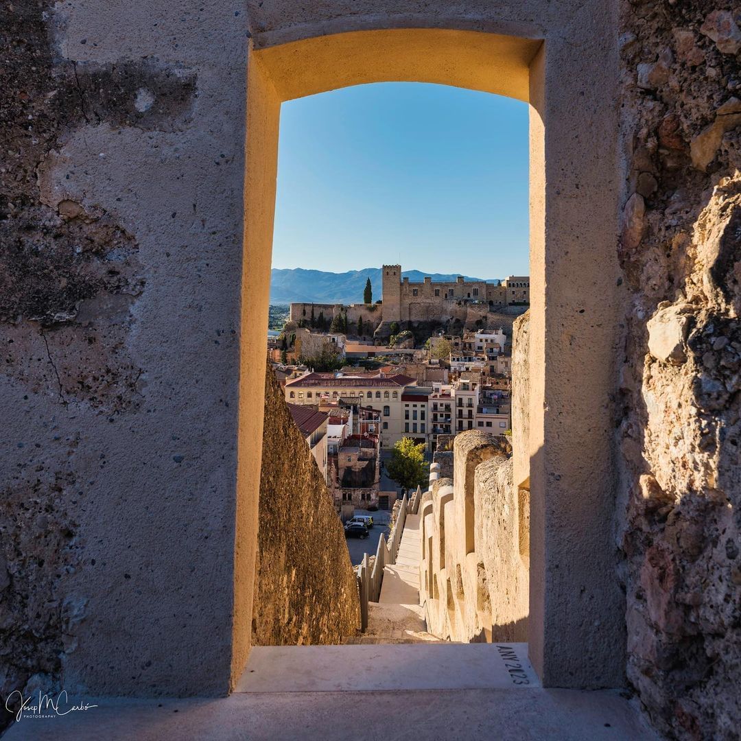 terresebretur's tweet photo. 🏰 #Tortosa compta amb més de 6 quilòmetres de muralles i fortificacions, un important patrimoni defensiu que podeu descobrir seguint una ruta per torres i fortins o visitant el castell de la Suda.

ℹ️ https://t.co/DtpRENEONI

📸 lurdesmoreso, pepec43, kunstigkuns

#TerresDelEbre https://t.co/nY051WmDLJ