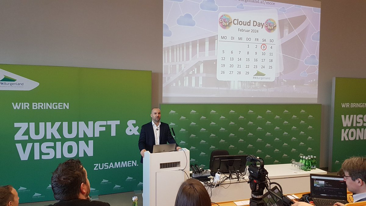 Der #Cloudday an der @FHBurgenland hat begonnen. Igor Ivkic hält gerade die Eröffnungsrede.