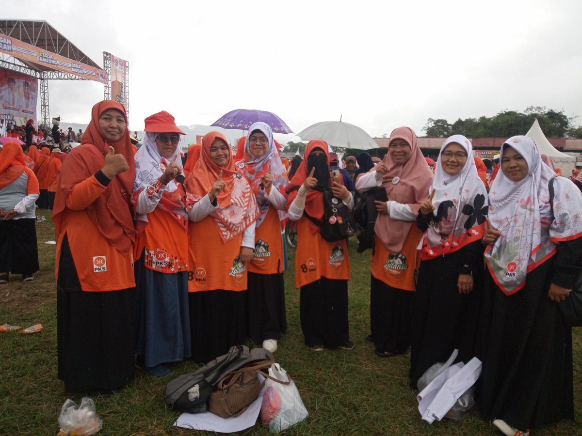 Devi6682's tweet photo. #BER-1 COBLOS 8ULET OREN
#seger8ener
#AMINAjaDulu https://t.co/Yi5JAQYs5T