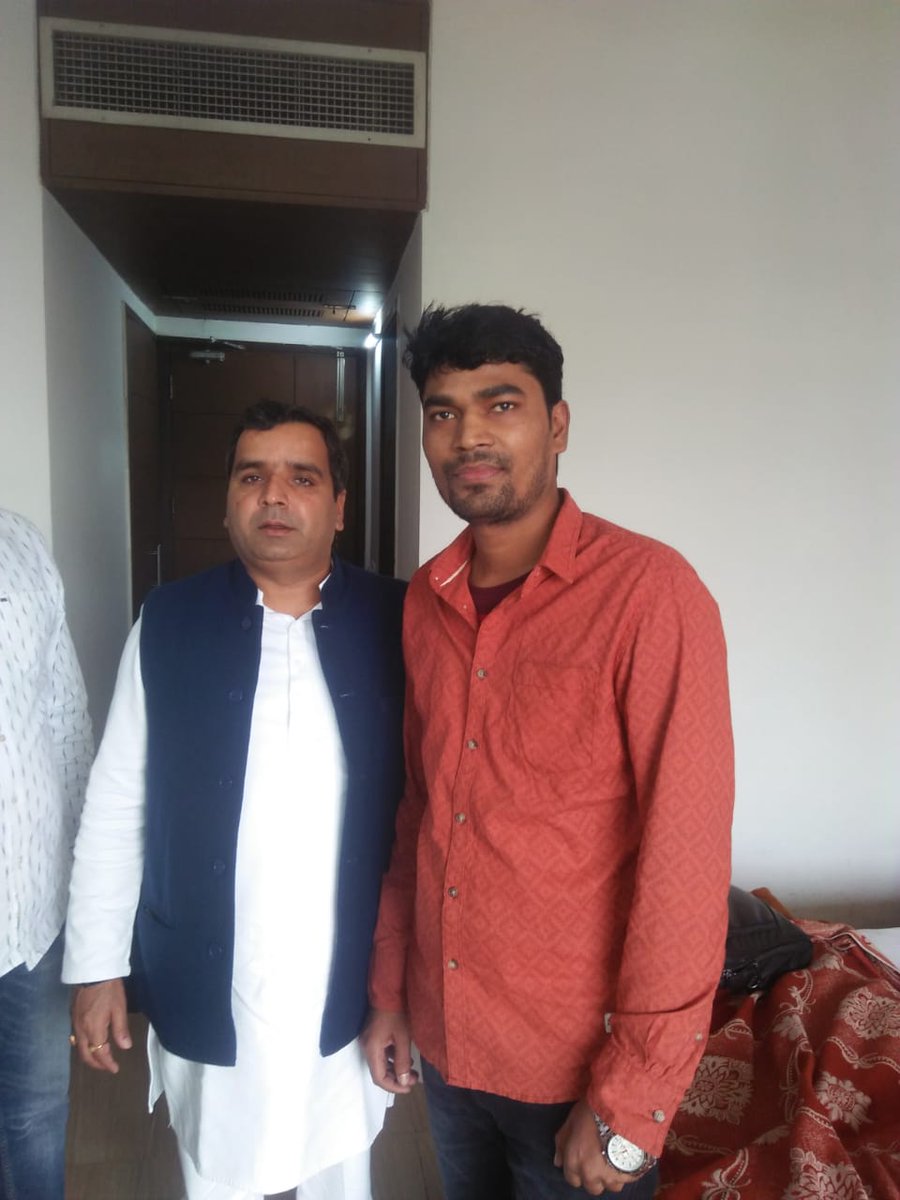 भैया जी को जन्मदिन की बहुत ढेर सारी शुभकामनाएं एवं बधाई ईश्वर से यही प्रार्थना है एक बार फिर से सांसद बने और सदन मे गरीबो किसानो और मजदूरो नौजवानो की बात मजबूती से रखे💐
<a href="/MPDharmendraYdv/">Dharmendra Yadav</a>🙏