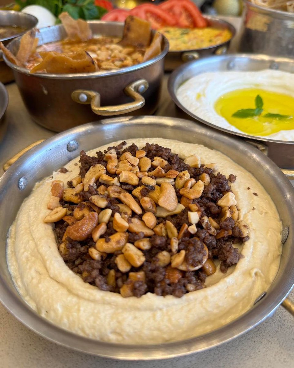 ARHallab1881's tweet image. ترويقة القصر من فرع جونية، تفضلوا شرّفونا ♥️

#PremiumQuality #LebaneseSweets #PremiumTaste #Hallab1881 #أصل_الحلو #قصر_الحلو #VisitHallab #ArabicSweets #LebaneseBreakfast