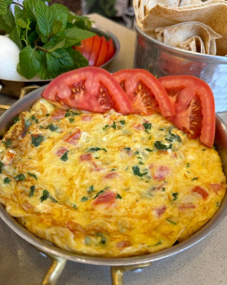 ARHallab1881's tweet image. ترويقة القصر من فرع جونية، تفضلوا شرّفونا ♥️

#PremiumQuality #LebaneseSweets #PremiumTaste #Hallab1881 #أصل_الحلو #قصر_الحلو #VisitHallab #ArabicSweets #LebaneseBreakfast