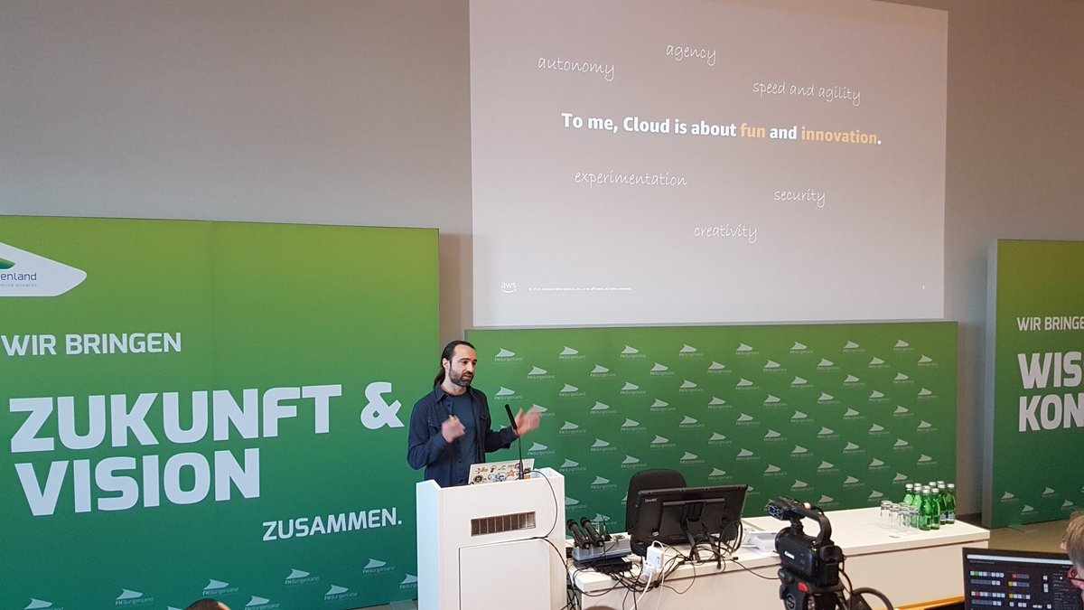 Kevin Bader (aws) hält die Key Note beim #Cloudday an der @FHBurgenland #Cloud #CloudComputing
