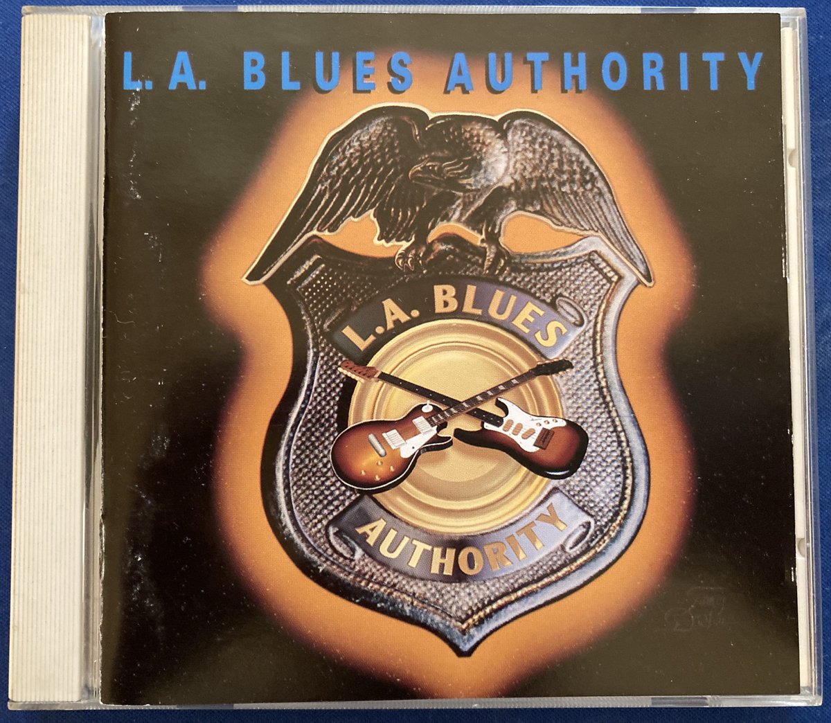 2月3日🎂誕生日
リッチー・コッツェン🎸。
92年『L.A.ブルース・オーソリティ』の
「ハウ・ブルー・キャン・ユー・ゲット」。
ボーカルはクワイエット・ライオットの
ケヴィン・ダブロウ🎤。

＃RichieKotzen ·
＃KevinDubrow
How Blue Can You Get ·  
L.A. Blues Authority
youtu.be/8xQZitH5iF8?si