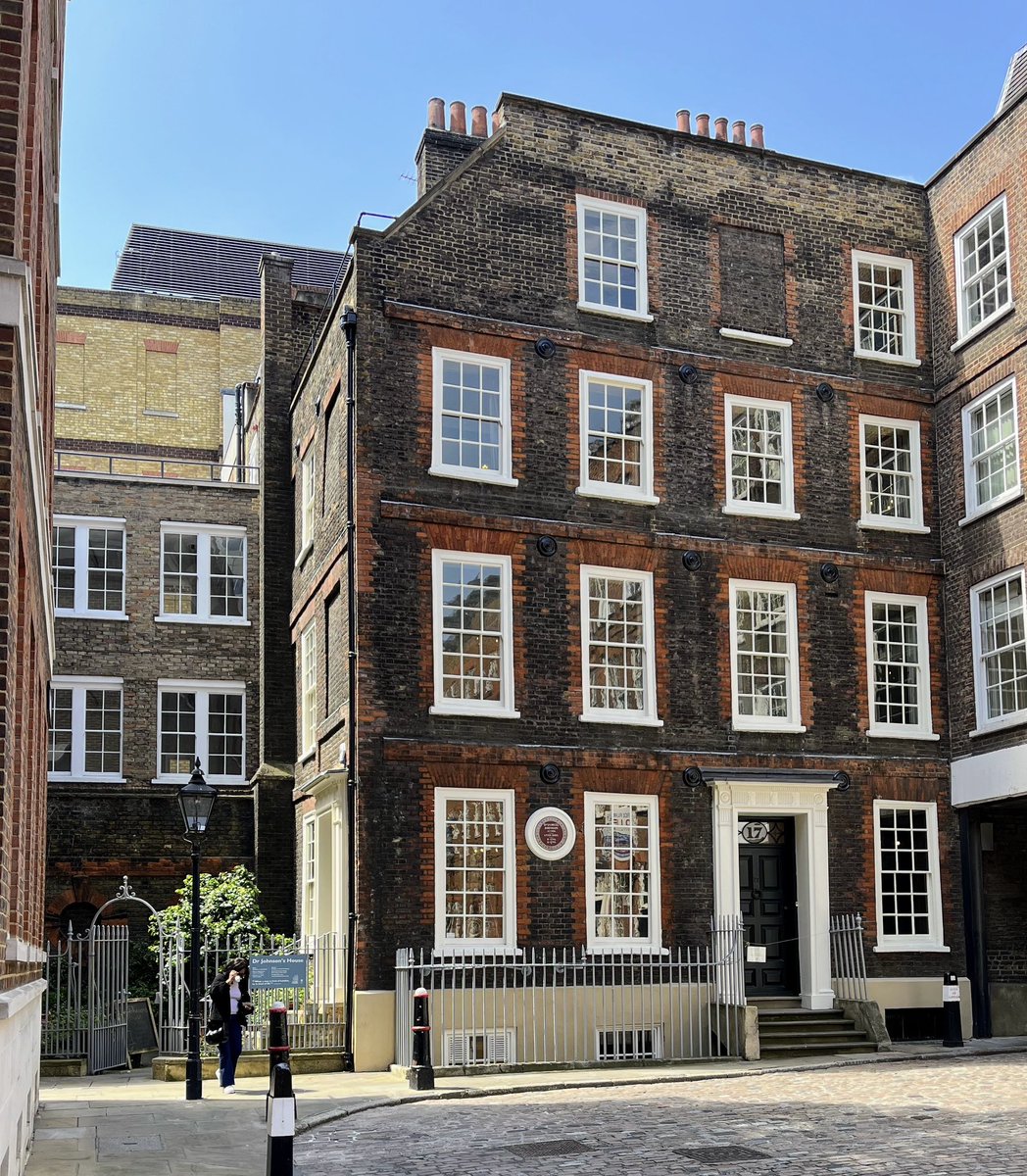 livinglondonhis's tweet photo. Over 300 years old, 17 Gough Square was originally built for a merchant, but from 1748-1759 it was lived in by Dr Samuel Johnson, giant of English literary history. It was here that he compiled the work for which he is best known, his ‘Dictionary of the English Language’. https://t.co/Hz3sMPwvq2