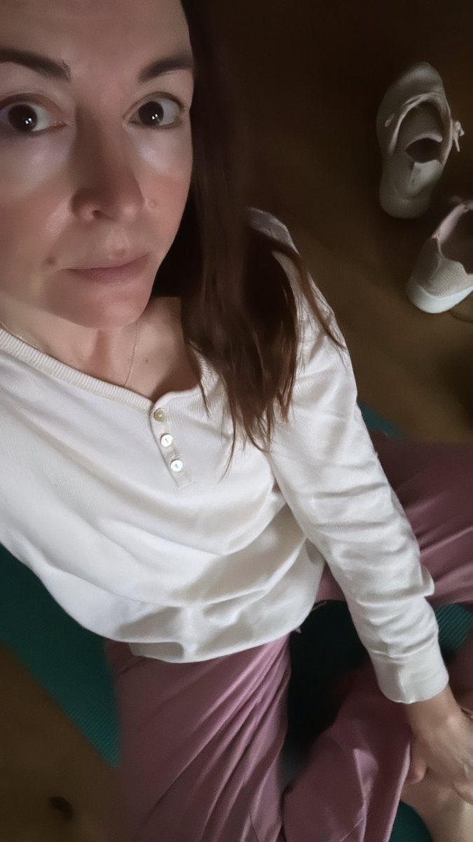 RachyBull's tweet photo. Just gentle stuff today 🙄🙄🙄 no weights! No cardio!! Feeling good 😊
Hunger pangs have gone and I’m feeling really calm ☺️ #72hourfast looking forward to my steak 🥩 https://t.co/xkAOzIBRo3